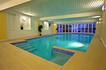 Hotel &