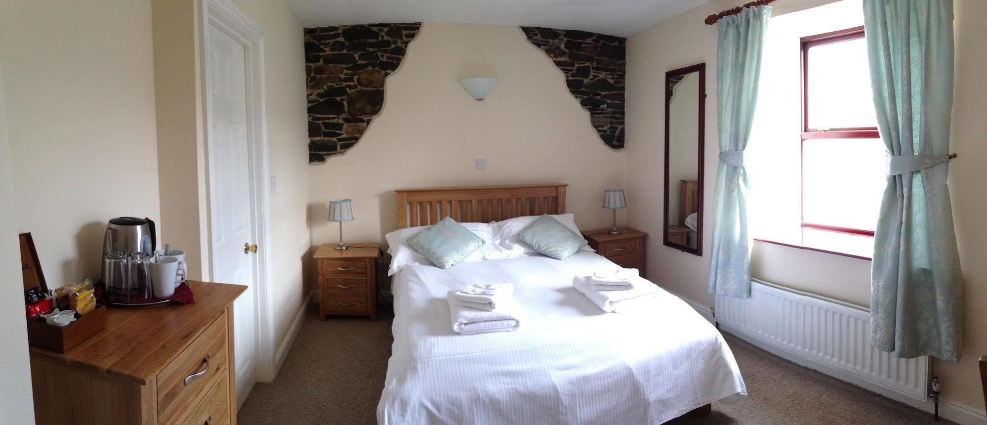 Hotel & 4*