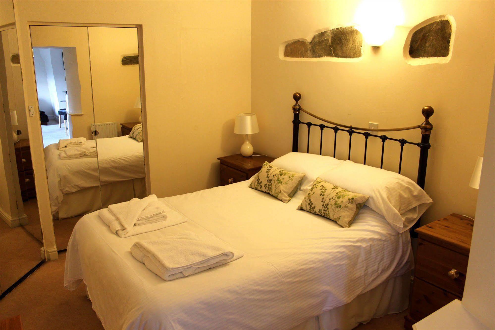 Hotel &